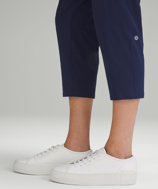 Pull-On Mid-Rise Tapered-Leg Cropped Pant 23"