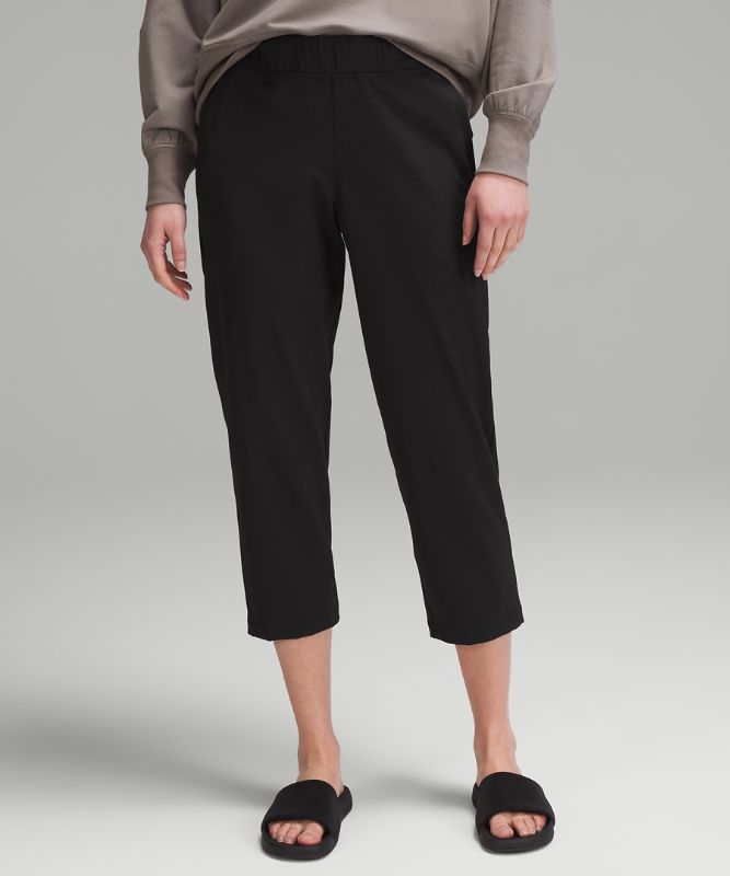 Luxtreme Slim-Fit Pull-On Mid-Rise Cropped Pants