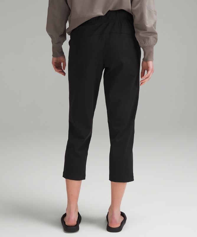 Luxtreme Slim-Fit Pull-On Mid-Rise Cropped Pants