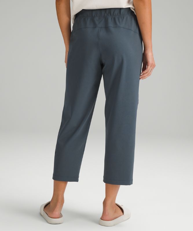 Luxtreme Slim-Fit Pull-On Mid-Rise Cropped Pants