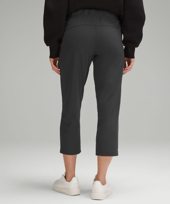 Luxtreme Slim-Fit Pull-On Mid-Rise Cropped Pant