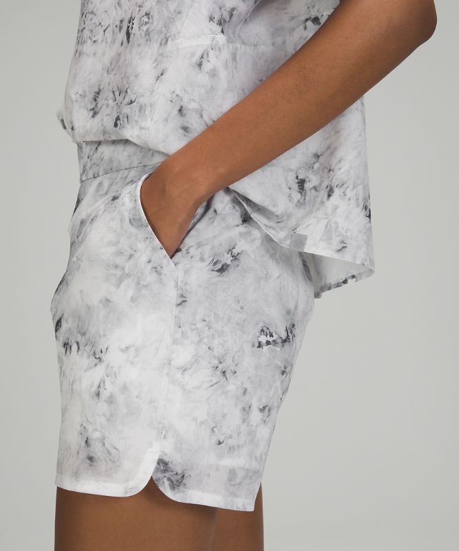 Flat-Front Relaxed High-Rise Short 4.5"