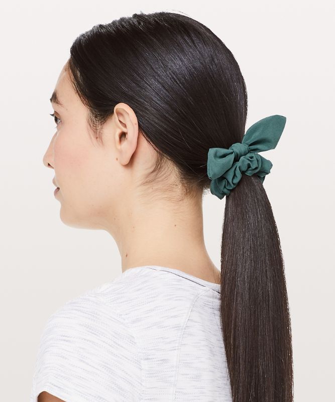 Uplifting Scrunchie *Bow