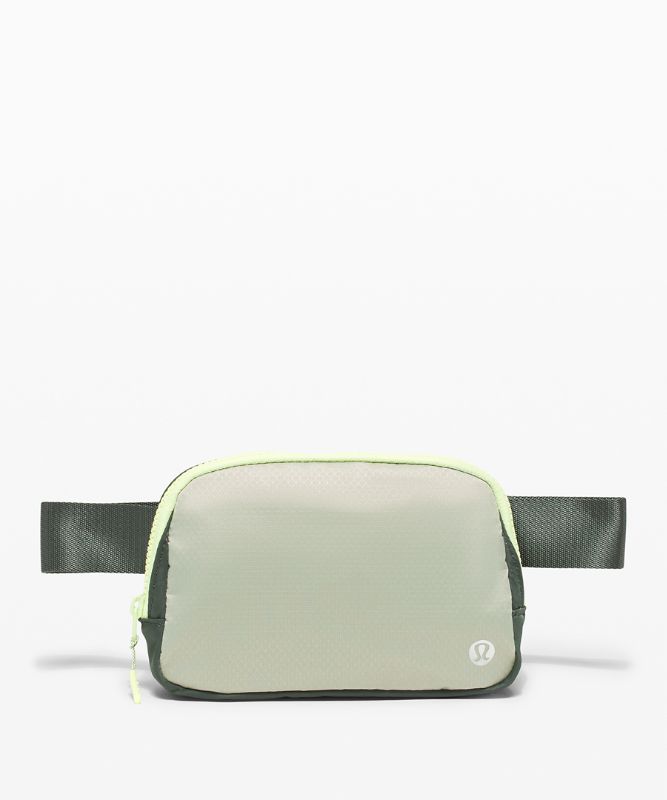 Lululemon Everywhere Belt deals Bag Mint Green