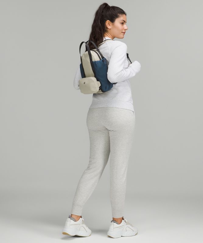 Lululemon multi wear bag hotsell