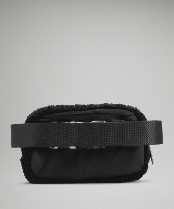 Everywhere Belt Bag *Fleece