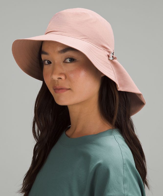 Women's Cinchable Wide Brim Bucket Hat