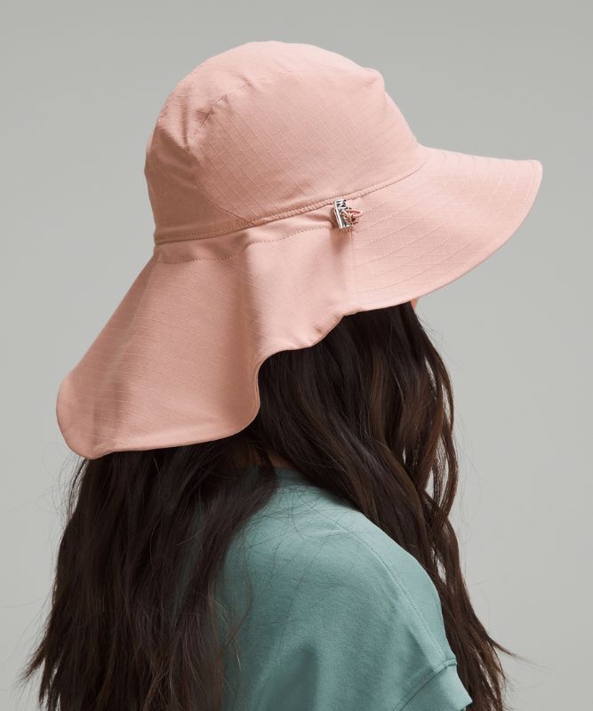 Women's Cinchable Wide Brim Bucket Hat