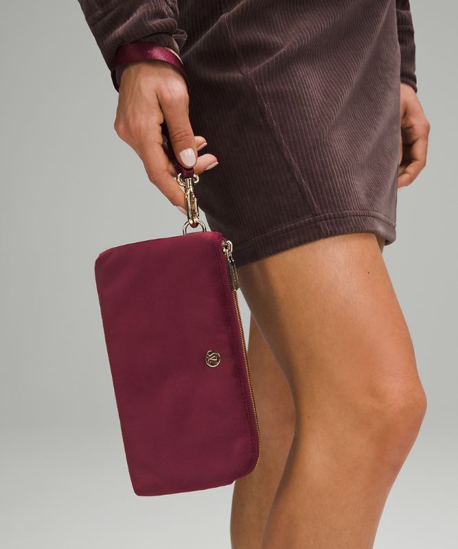 Curved Wristlet *Velour