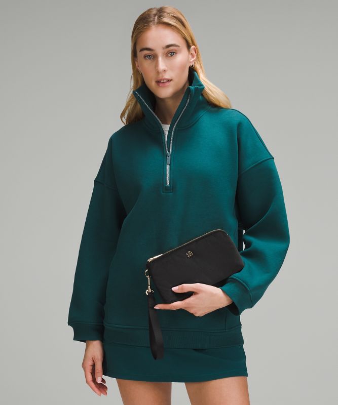 Curved Wristlet *Velour
